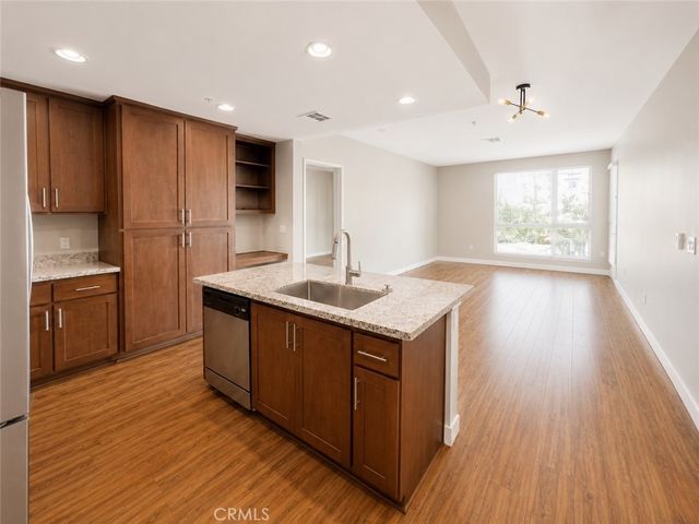 21301 Erwin Street 322, Woodland Hills, CA 91367