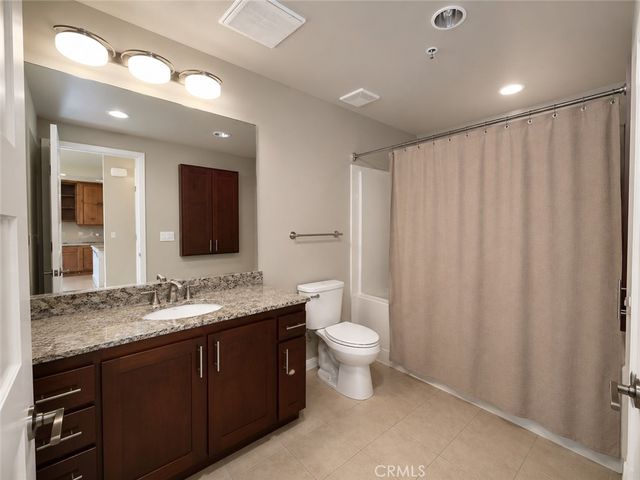 21301 Erwin Street 322, Woodland Hills, CA 91367