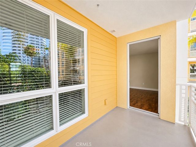 21301 Erwin Street 322, Woodland Hills, CA 91367