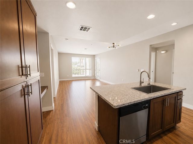 21301 Erwin Street 322, Woodland Hills, CA 91367