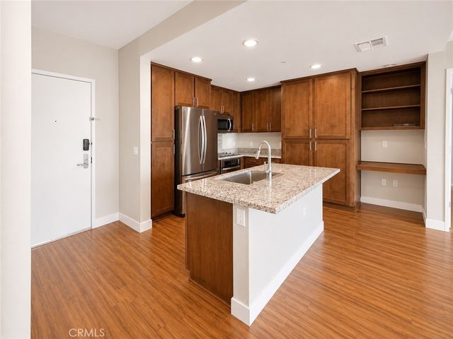 21301 Erwin Street 322, Woodland Hills, CA 91367