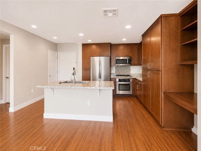 21301 Erwin Street 322, Woodland Hills, CA 91367