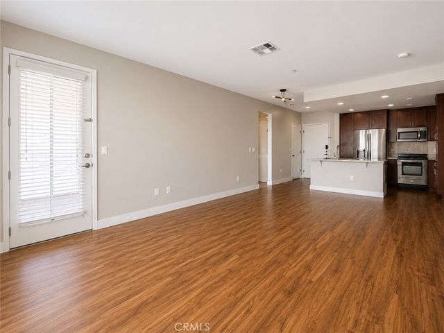 21301 Erwin Street 322, Woodland Hills, CA 91367