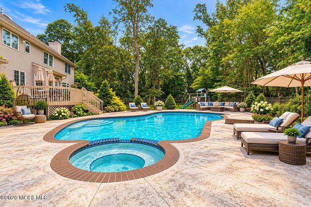 21 Old Queens Court, Eatontown, NJ 07724