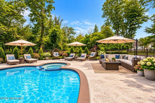 21 Old Queens Court, Eatontown, NJ 07724