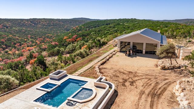 225 Arrowhead Lane, Pipe Creek, TX 78063