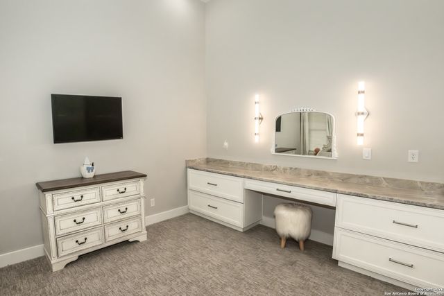 225 Arrowhead Lane, Pipe Creek, TX 78063