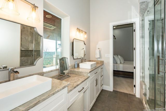 225 Arrowhead Lane, Pipe Creek, TX 78063