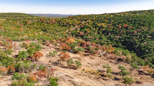 225 Arrowhead Lane, Pipe Creek, TX 78063