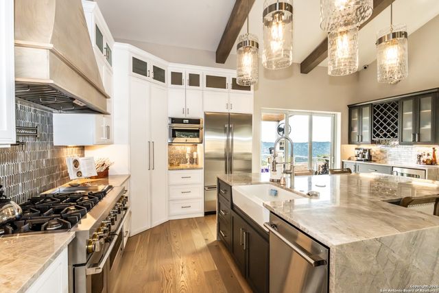 225 Arrowhead Lane, Pipe Creek, TX 78063