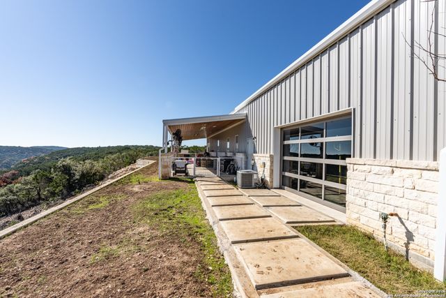 225 Arrowhead Lane, Pipe Creek, TX 78063