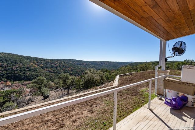 225 Arrowhead Lane, Pipe Creek, TX 78063