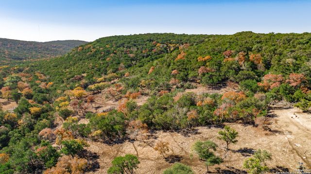 225 Arrowhead Lane, Pipe Creek, TX 78063