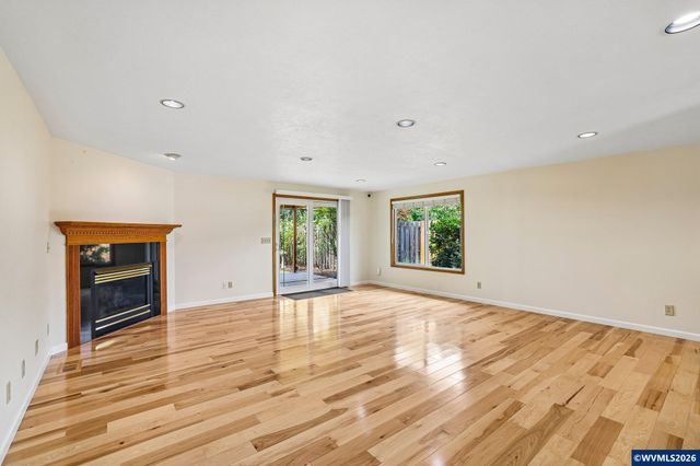 3495 Oak St, Hubbard, OR 97032