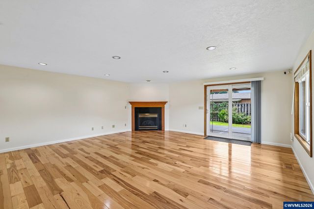 3495 Oak St, Hubbard, OR 97032