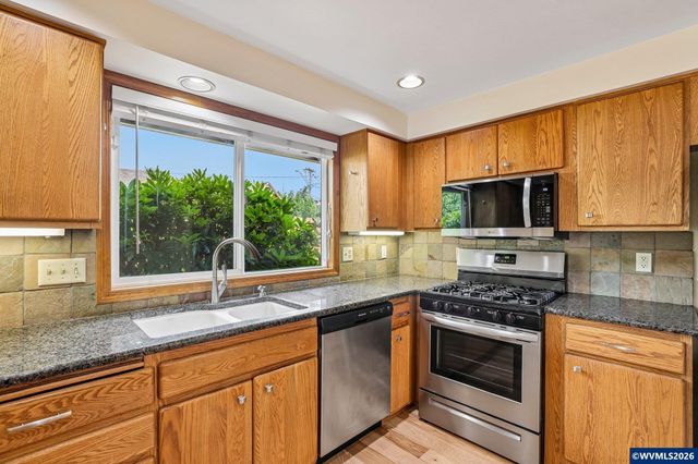 3495 Oak St, Hubbard, OR 97032