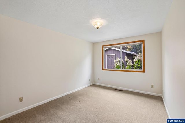 3495 Oak St, Hubbard, OR 97032