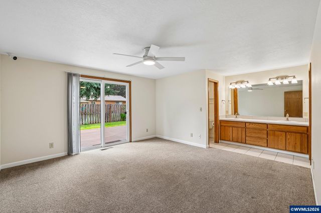 3495 Oak St, Hubbard, OR 97032