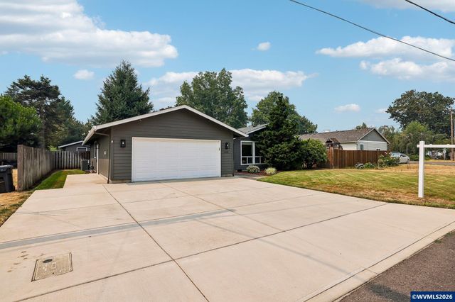 3495 Oak St, Hubbard, OR 97032