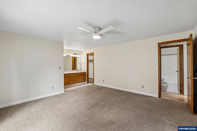 3495 Oak St, Hubbard, OR 97032
