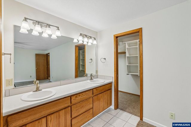 3495 Oak St, Hubbard, OR 97032