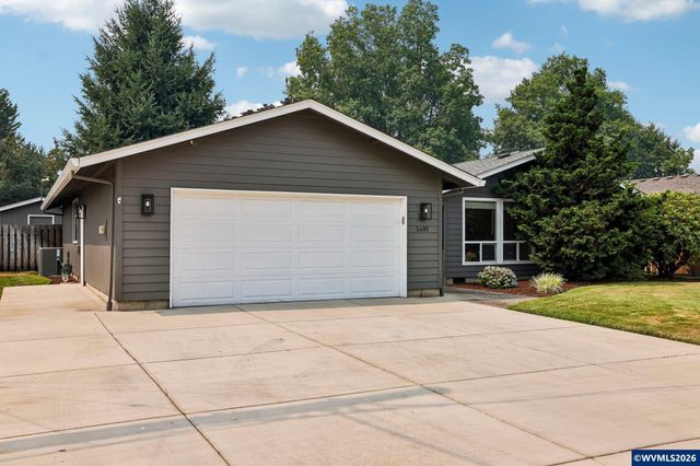 3495 Oak St, Hubbard, OR 97032