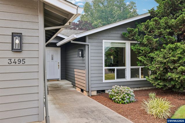 3495 Oak St, Hubbard, OR 97032