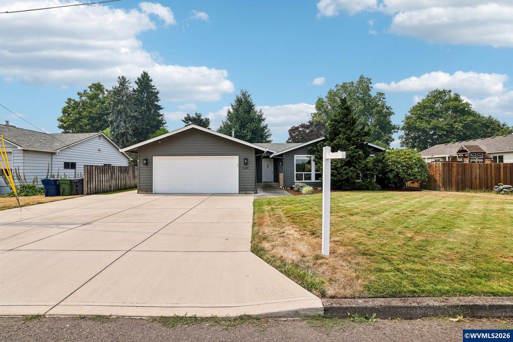 3495 Oak St, Hubbard, OR 97032