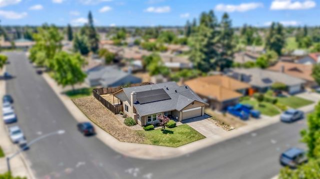 5713 Prince Edward Ln, Riverbank, CA 95367