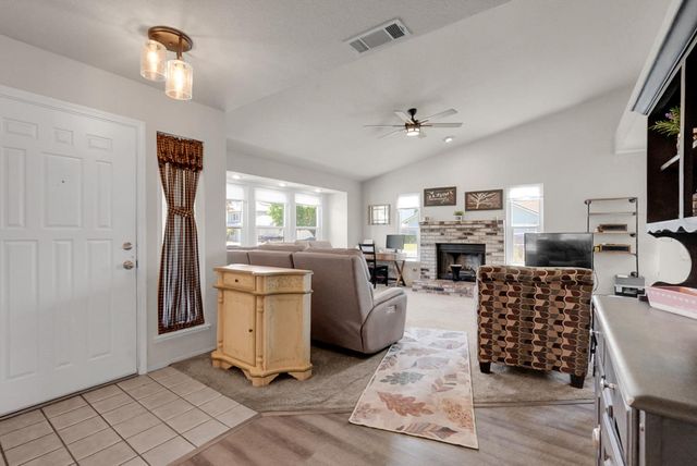 5713 Prince Edward Ln, Riverbank, CA 95367