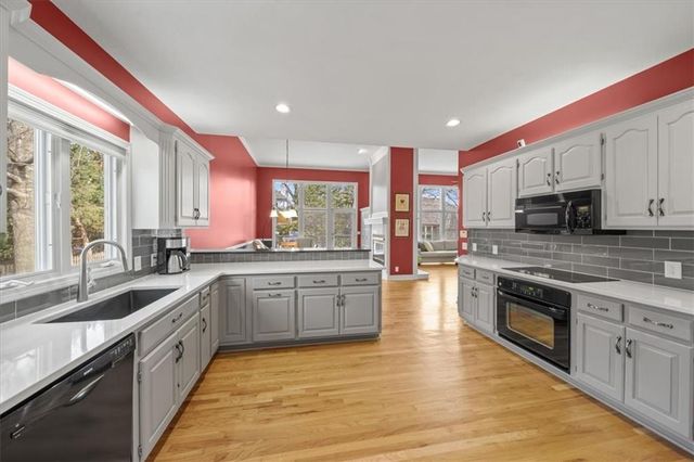 704 NE Ashmont Place, Lee's Summit, MO 64064