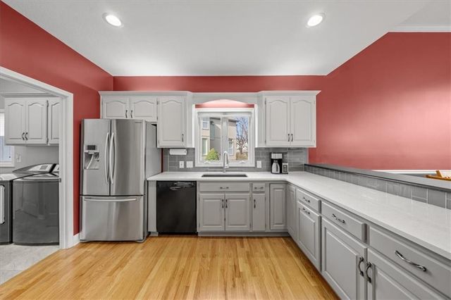 704 NE Ashmont Place, Lee's Summit, MO 64064