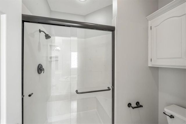 704 NE Ashmont Place, Lee's Summit, MO 64064