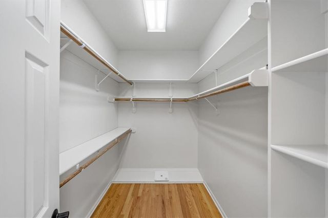 704 NE Ashmont Place, Lee's Summit, MO 64064