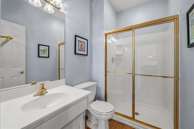 704 NE Ashmont Place, Lee's Summit, MO 64064