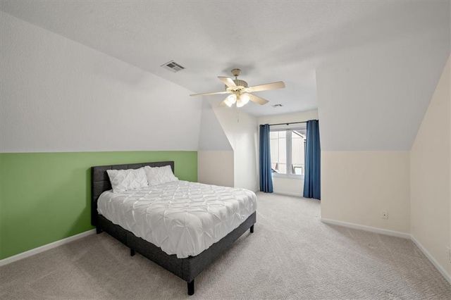 704 NE Ashmont Place, Lee's Summit, MO 64064