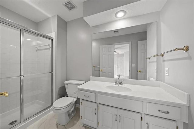 704 NE Ashmont Place, Lee's Summit, MO 64064