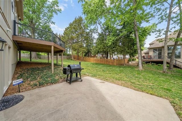 704 NE Ashmont Place, Lee's Summit, MO 64064