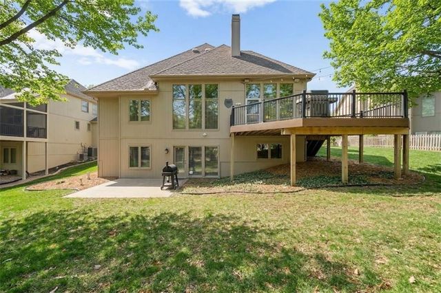 704 NE Ashmont Place, Lee's Summit, MO 64064