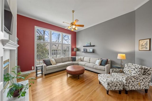 704 NE Ashmont Place, Lee's Summit, MO 64064