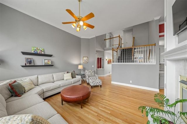 704 NE Ashmont Place, Lee's Summit, MO 64064