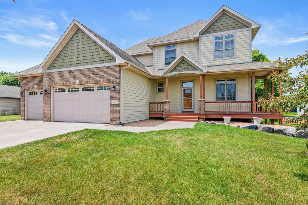 101 8th Avenue SE, Isanti, MN 55040