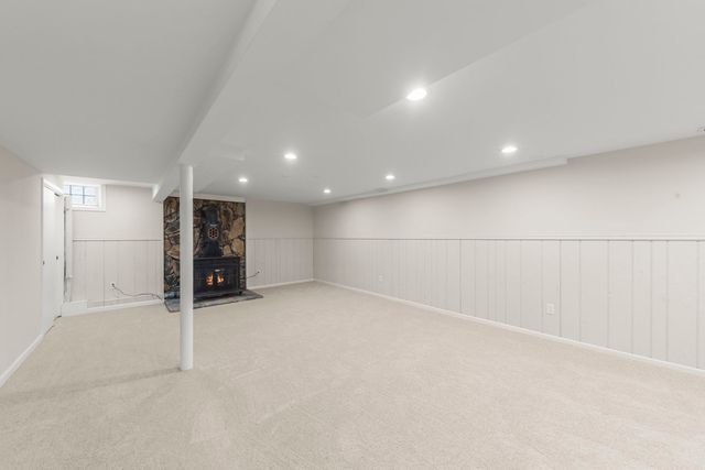 956 S Cadwell Avenue, Elmhurst, IL 60126