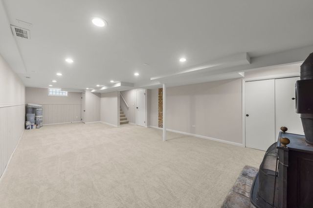 956 S Cadwell Avenue, Elmhurst, IL 60126