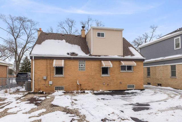 956 S Cadwell Avenue, Elmhurst, IL 60126