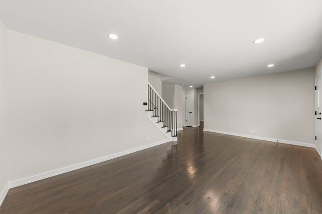 956 S Cadwell Avenue, Elmhurst, IL 60126