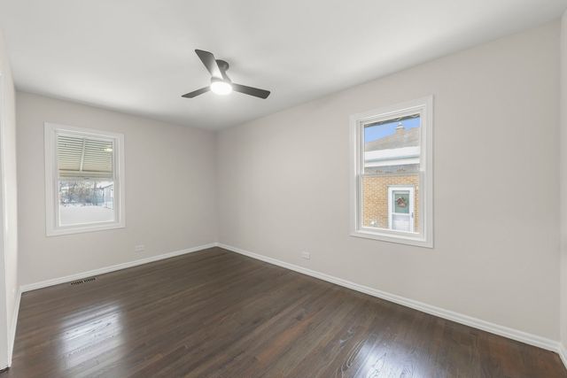 956 S Cadwell Avenue, Elmhurst, IL 60126