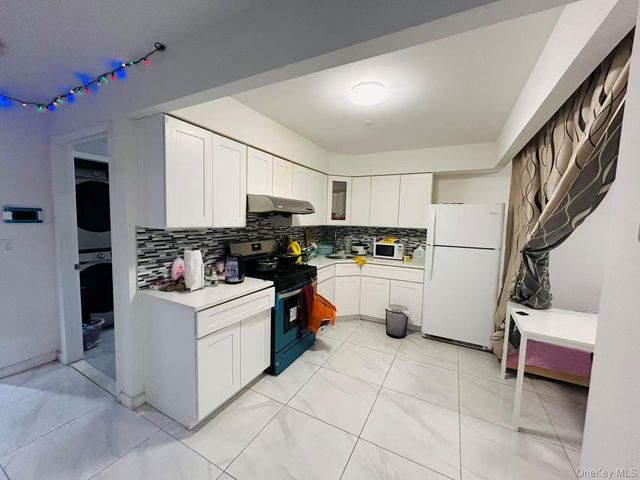 13216 Maple Avenue 3A, Flushing, NY 11355