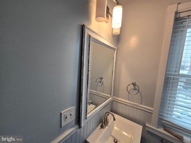 460 SHURS LN, Philadelphia, PA 19128