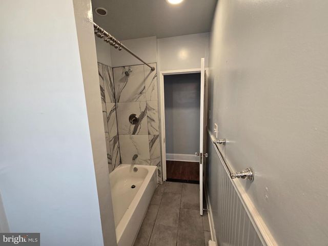 460 SHURS LN, Philadelphia, PA 19128